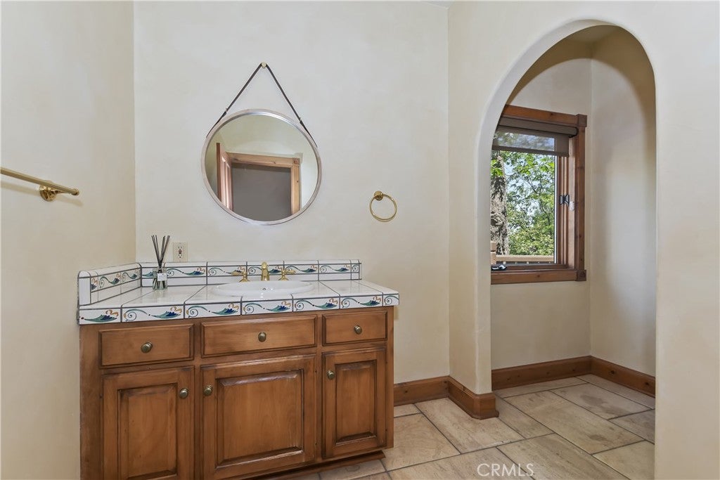 Lake Arrowhead, California, 92352, United States, 4 Bedrooms Bedrooms, ,5 BathroomsBathrooms,Residential,Active,1897983