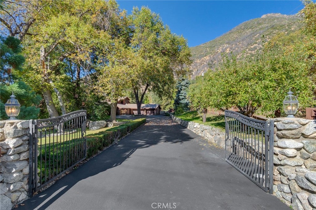 Yucaipa, California, 92399, United States, 4 Bedrooms Bedrooms, ,5 BathroomsBathrooms,Residential,Active,1990591