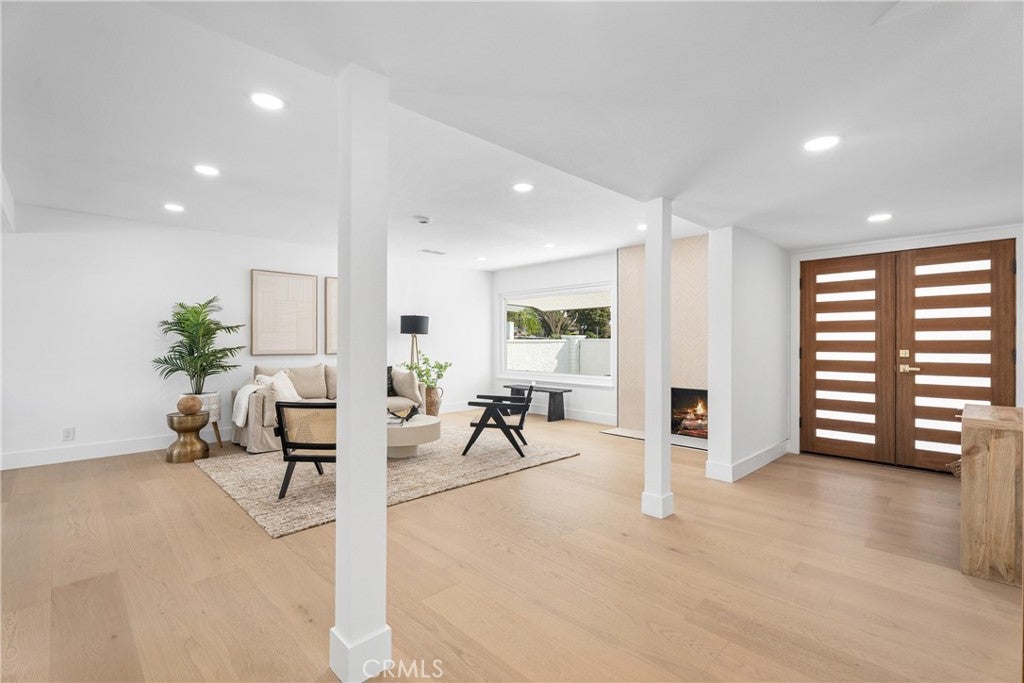 Huntington Beach, California, 92646, United States, 4 Bedrooms Bedrooms, ,5 BathroomsBathrooms,Residential,Active,1969639