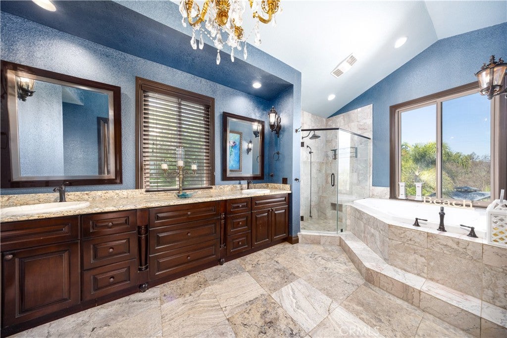 Pomona, California, 91766, United States, 5 Bedrooms Bedrooms, ,5 BathroomsBathrooms,Residential,Active,1989773