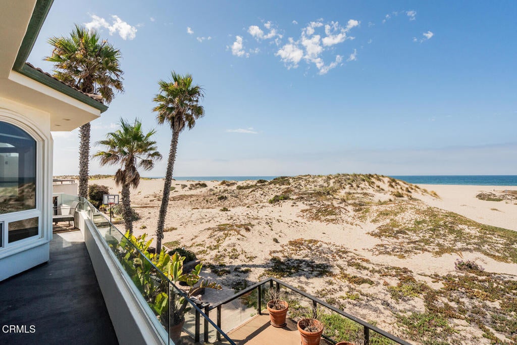 Oxnard, California, 93035, United States, 5 Bedrooms Bedrooms, ,6 BathroomsBathrooms,Residential,Contingent,1973330