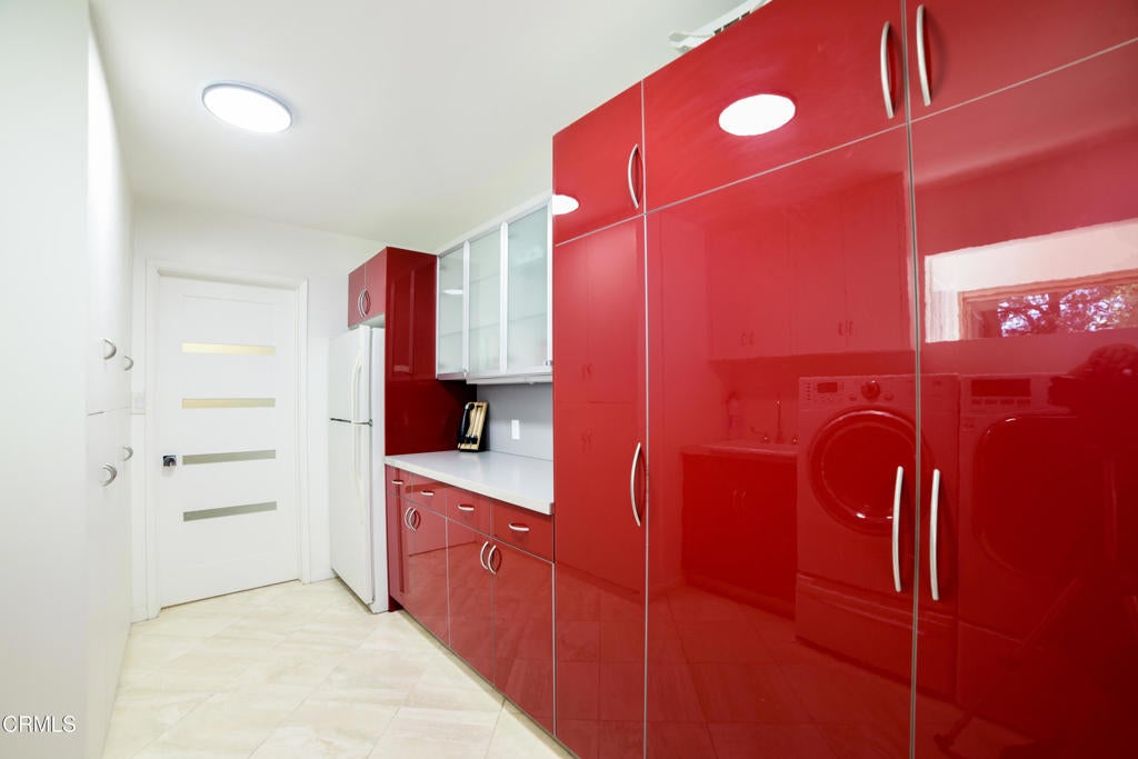 Pasadena, California, 91107, United States, 5 Bedrooms Bedrooms, ,5 BathroomsBathrooms,Residential,Active,1941341