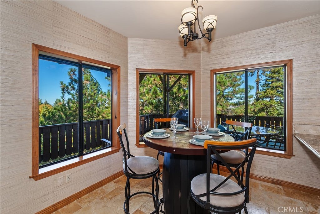 Lake Arrowhead, California, 92352, United States, 4 Bedrooms Bedrooms, ,3 BathroomsBathrooms,Residential,Active,1998581