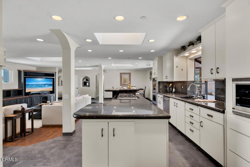 Camarillo, California, 93010, United States, 5 Bedrooms Bedrooms, ,5 BathroomsBathrooms,Residential,Active,1905055