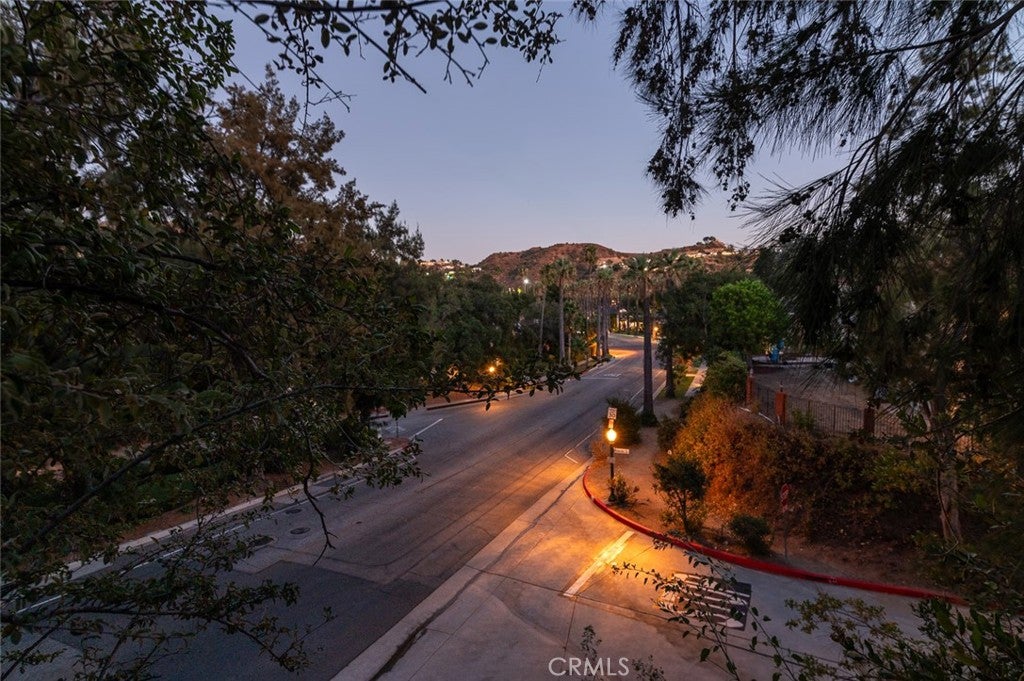 Glendale, California, 91207, United States, 4 Bedrooms Bedrooms, ,4 BathroomsBathrooms,Residential,Active,1945087