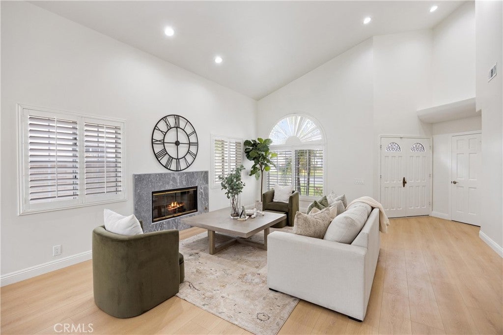 Downey, California, 90242, United States, 7 Bedrooms Bedrooms, ,6 BathroomsBathrooms,Residential,Contingent,1829948
