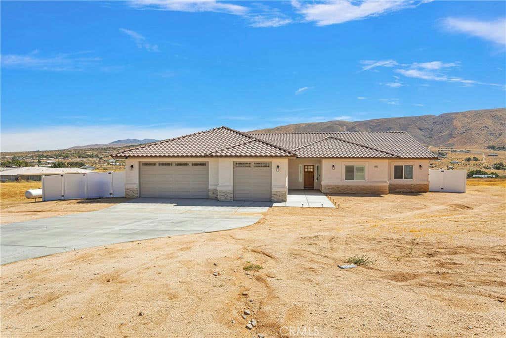 22445 PACIFIC ST, APPLE VALLEY, CA 92308, photo 1 of 29