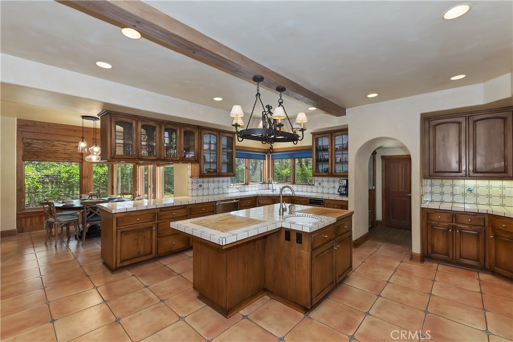 Lake Arrowhead, California, 92352, United States, 4 Bedrooms Bedrooms, ,5 BathroomsBathrooms,Residential,Active,1897983