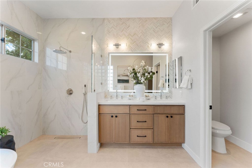 Costa Mesa, California, 92627, United States, 4 Bedrooms Bedrooms, ,3 BathroomsBathrooms,Residential,Contingent,1986895