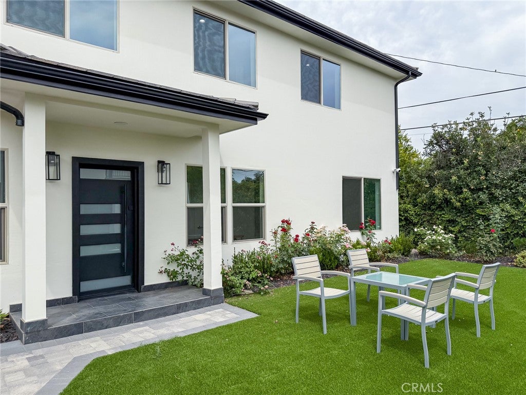 Pasadena, California, 91107, United States, 7 Bedrooms Bedrooms, ,8 BathroomsBathrooms,Residential,Active,1944066