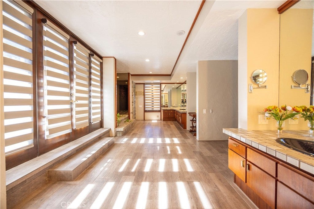 Diamond Bar, California, 91765, United States, 5 Bedrooms Bedrooms, ,6 BathroomsBathrooms,Residential,Active,1985882