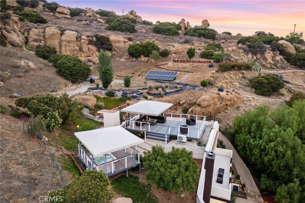 Chatsworth, California, 91311, United States, 4 Bedrooms Bedrooms, ,4 BathroomsBathrooms,Residential,Active,2011421