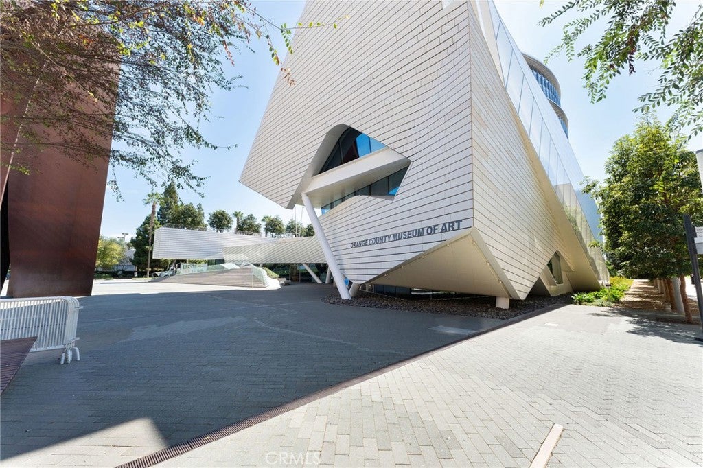 Costa Mesa, California, 92627, United States, 4 Bedrooms Bedrooms, ,3 BathroomsBathrooms,Residential,Contingent,1986895