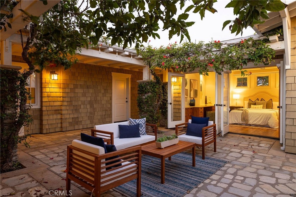 Corona Del Mar, California, 92625, United States, 4 Bedrooms Bedrooms, ,3 BathroomsBathrooms,Residential,Active,1871240