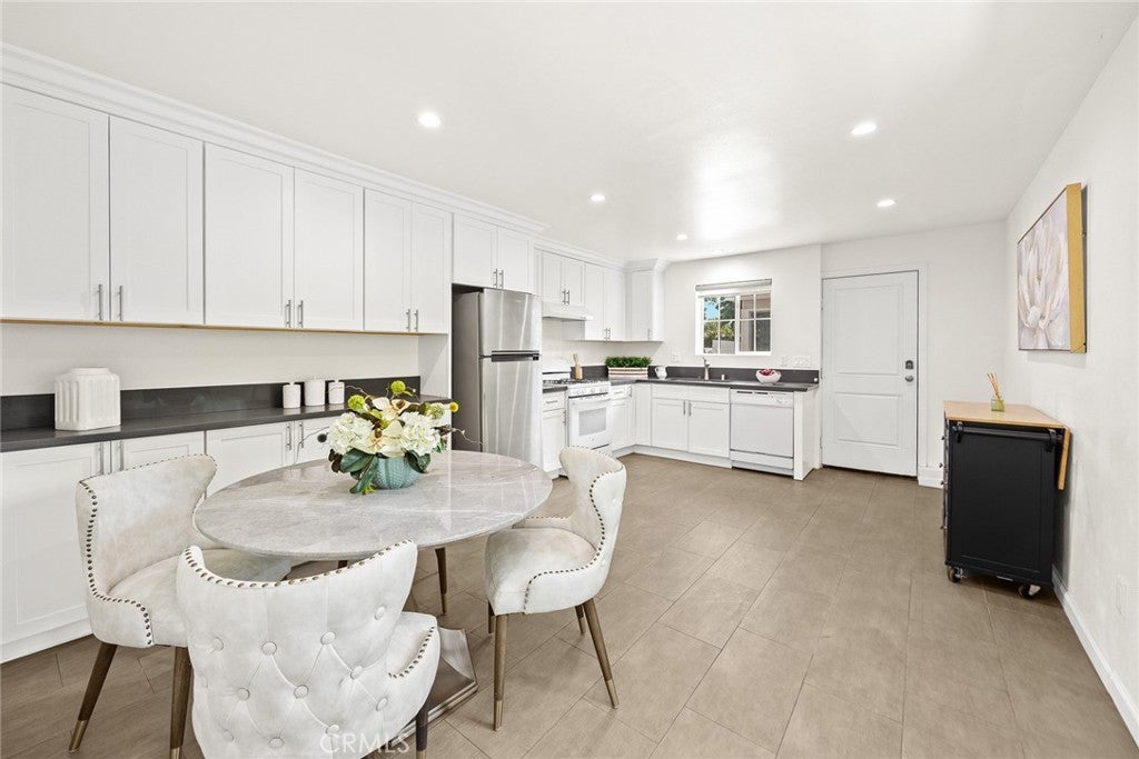 Los Angeles, California, 90034, United States, 5 Bedrooms Bedrooms, ,5 BathroomsBathrooms,Residential,Active,1899242