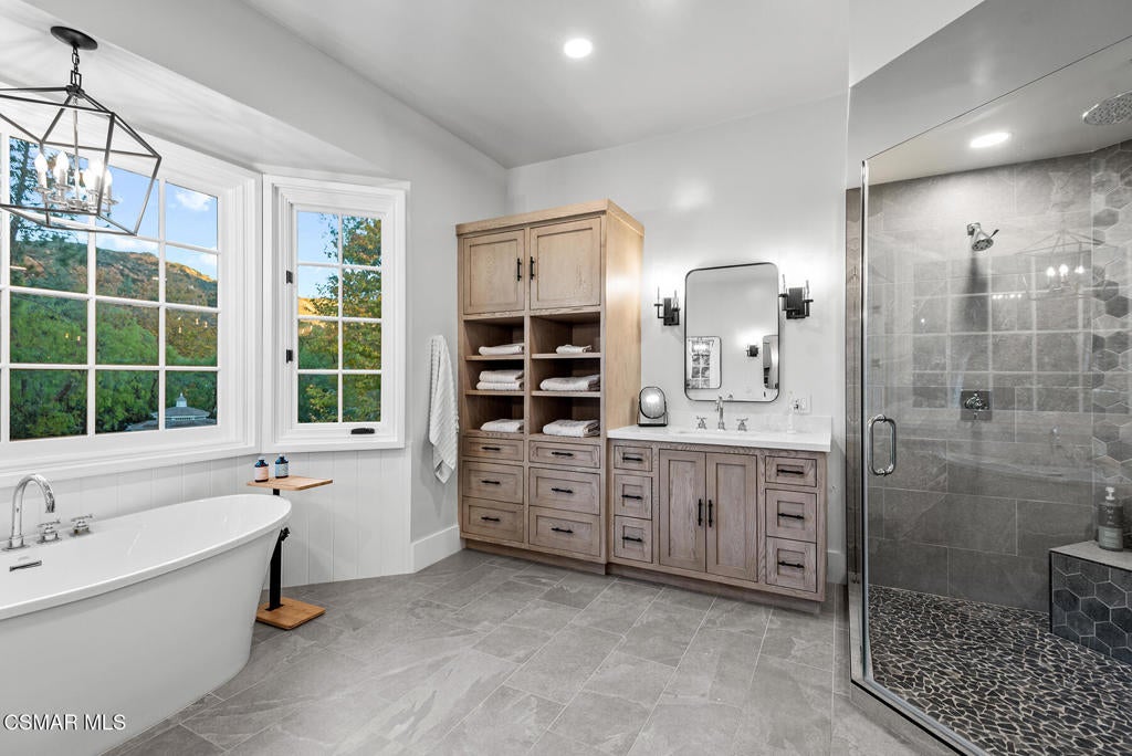 Agoura Hills, California, 91301, United States, 5 Bedrooms Bedrooms, ,7 BathroomsBathrooms,Residential,Pending,2006769