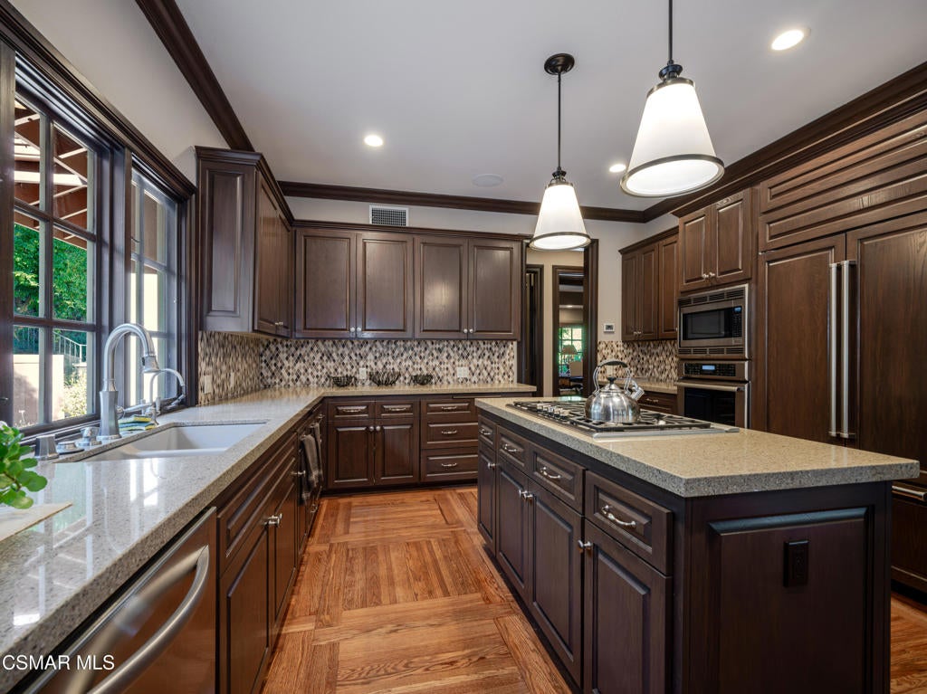 Agoura Hills, California, 91301, United States, 5 Bedrooms Bedrooms, ,5 BathroomsBathrooms,Residential,Active,1990655