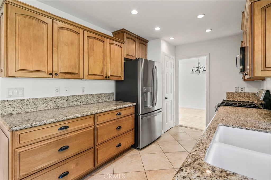 Fountain Valley, California, 92708, United States, 4 Bedrooms Bedrooms, ,3 BathroomsBathrooms,Residential,Active,1922326