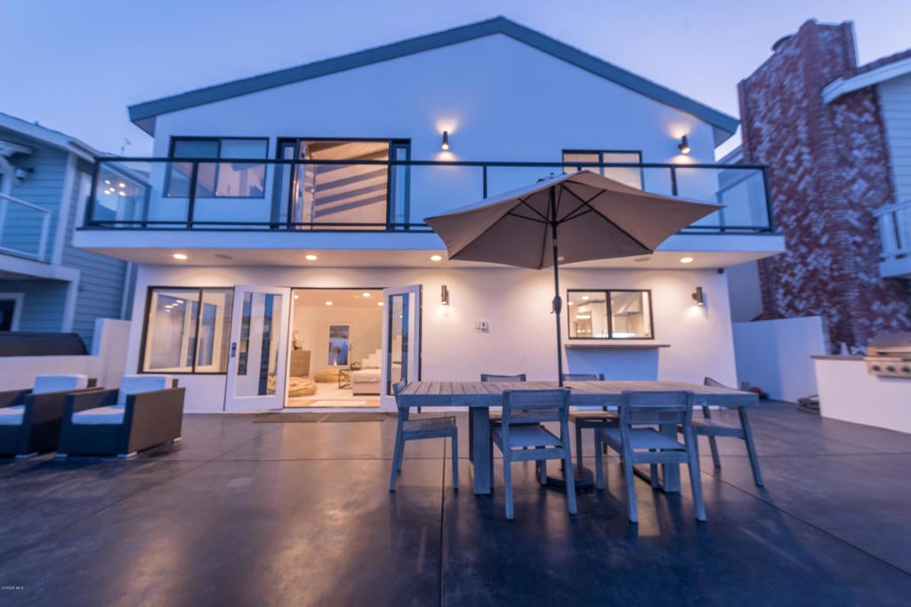 Ventura, California, 93001, United States, 3 Bedrooms Bedrooms, ,3 BathroomsBathrooms,Residential,Contingent,1944076