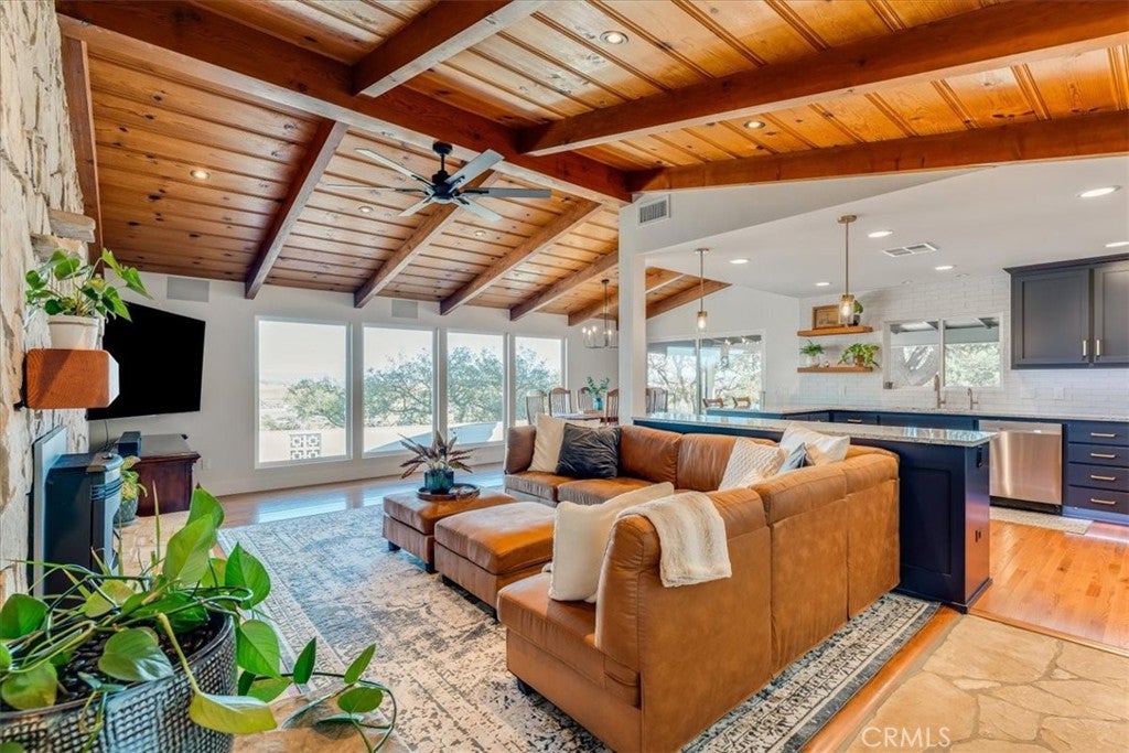 Paso Robles, California, 93446, United States, 3 Bedrooms Bedrooms, ,3 BathroomsBathrooms,Residential,Active,1990043