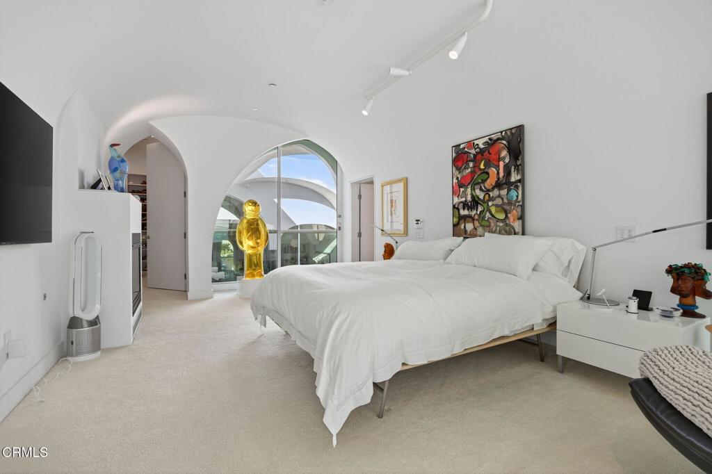 Oxnard, California, 93035, United States, 4 Bedrooms Bedrooms, ,5 BathroomsBathrooms,Residential,Active,1904736
