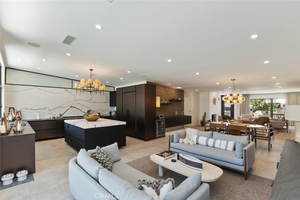 Palm Springs, California, 92264, United States, 4 Bedrooms Bedrooms, ,5 BathroomsBathrooms,Residential,Active,1999334