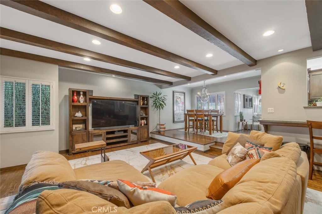 North Hollywood, California, 91602, United States, 4 Bedrooms Bedrooms, ,2 BathroomsBathrooms,Residential,Active,1954309