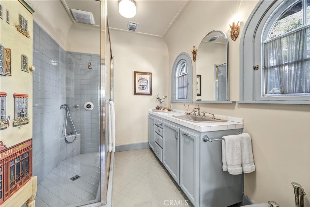 Pasadena, California, 91106, United States, 8 Bedrooms Bedrooms, ,10 BathroomsBathrooms,Residential,Active,1996260