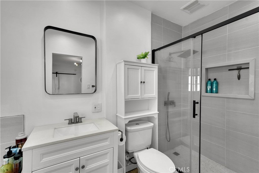 Glendale, California, 91206, United States, 4 Bedrooms Bedrooms, ,3 BathroomsBathrooms,Residential,Active,1963262