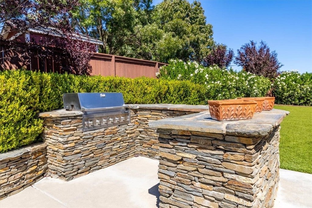 Paso Robles, California, 93446, United States, 4 Bedrooms Bedrooms, ,3 BathroomsBathrooms,Residential,Active,1914823