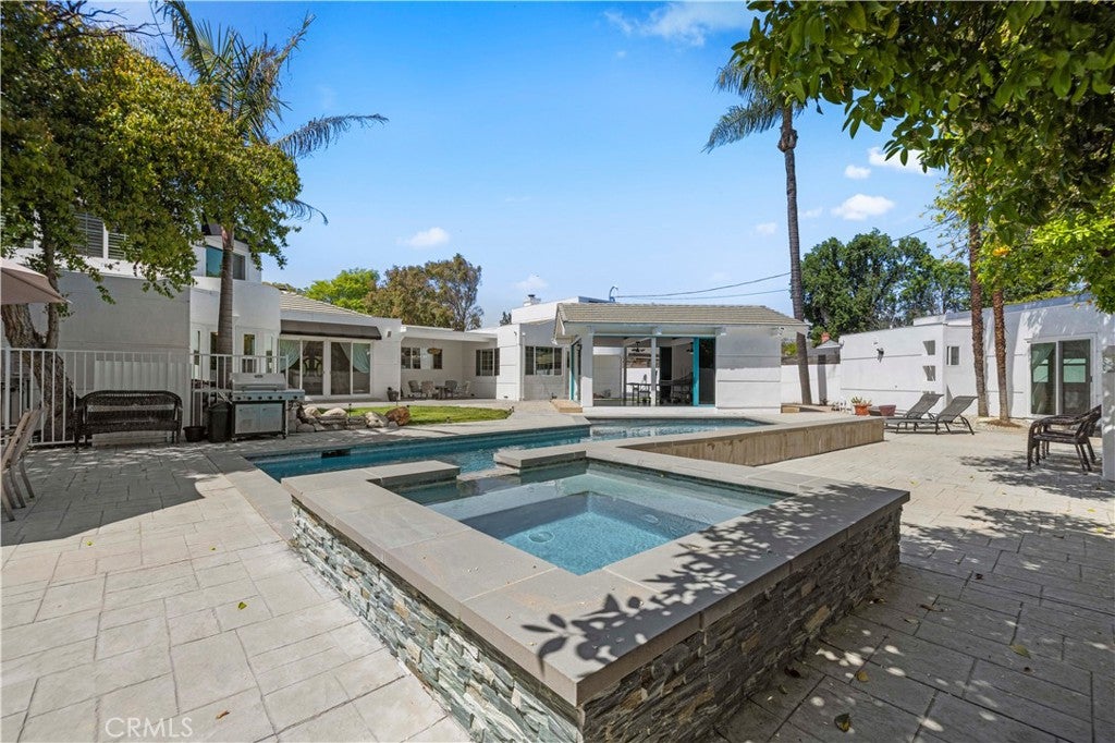 Northridge, California, 91325, United States, 4 Bedrooms Bedrooms, ,4 BathroomsBathrooms,Residential,Active,1936096