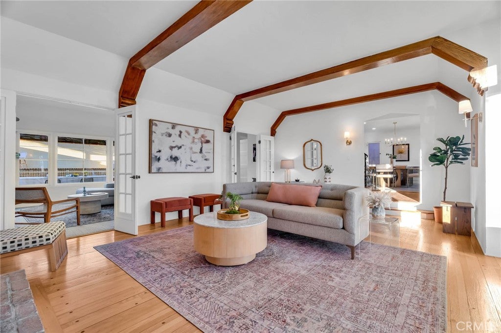 Glendale, California, 91202, United States, 3 Bedrooms Bedrooms, ,3 BathroomsBathrooms,Residential,Active,1967125