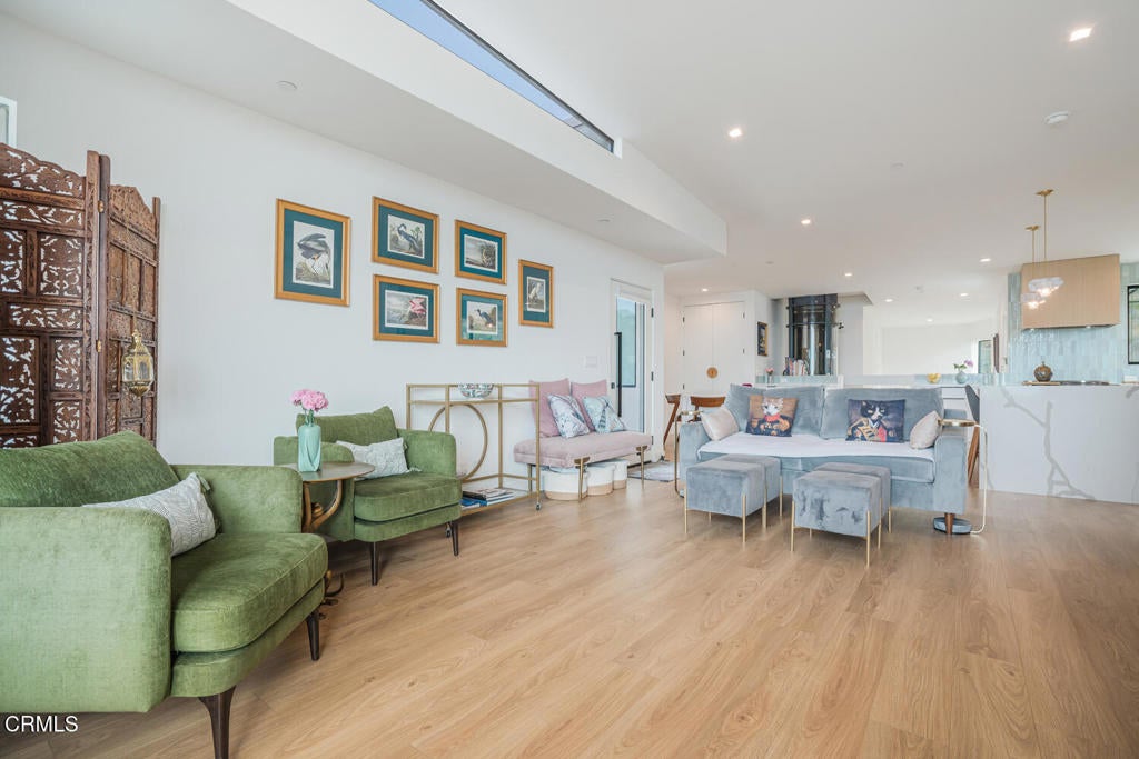 Ventura, California, 93001, United States, 3 Bedrooms Bedrooms, ,4 BathroomsBathrooms,Residential,Active,2016402