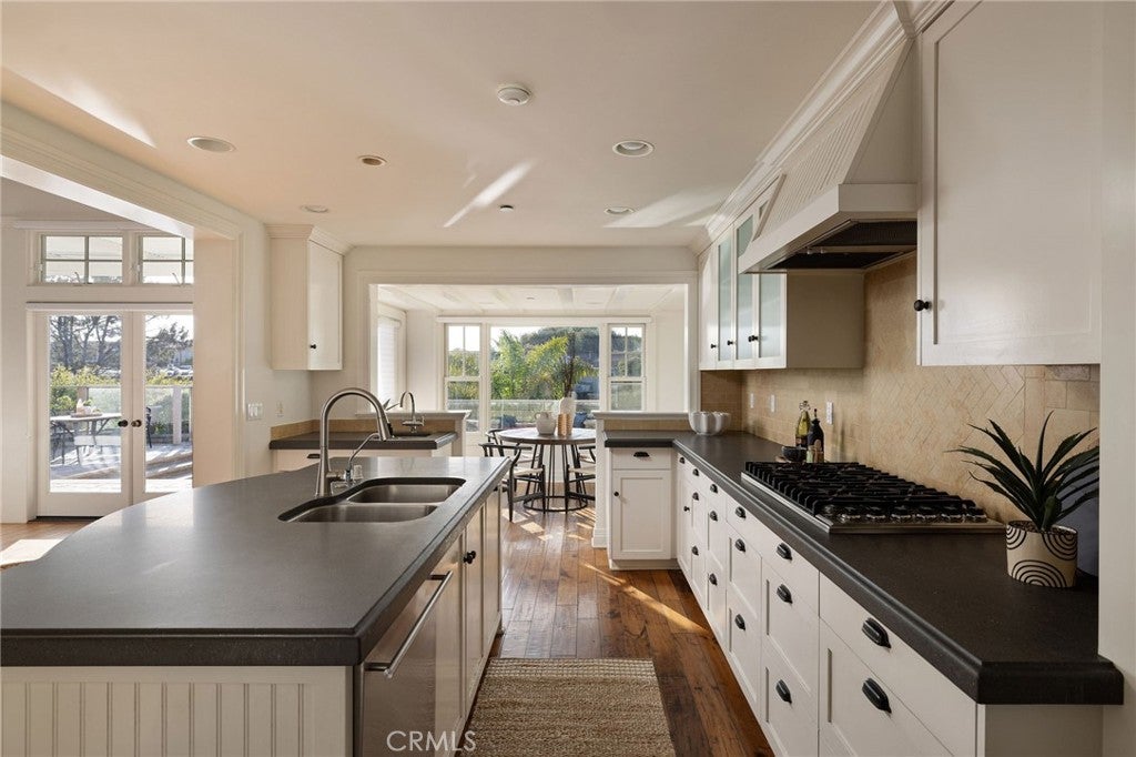 Corona Del Mar, California, 92625, United States, 4 Bedrooms Bedrooms, ,3 BathroomsBathrooms,Residential,Active,1871240