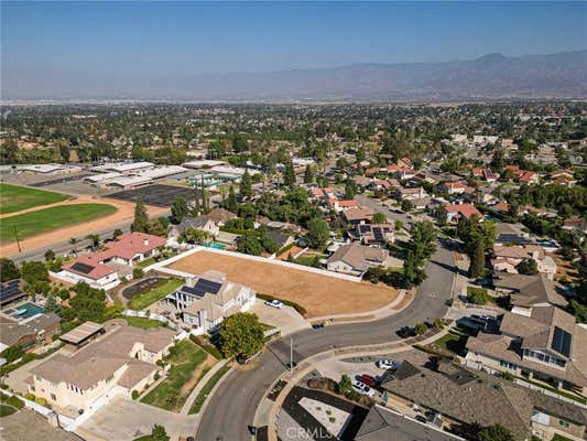 312 SILVERTREE LN, REDLANDS, CA 92374, photo 3 of 9