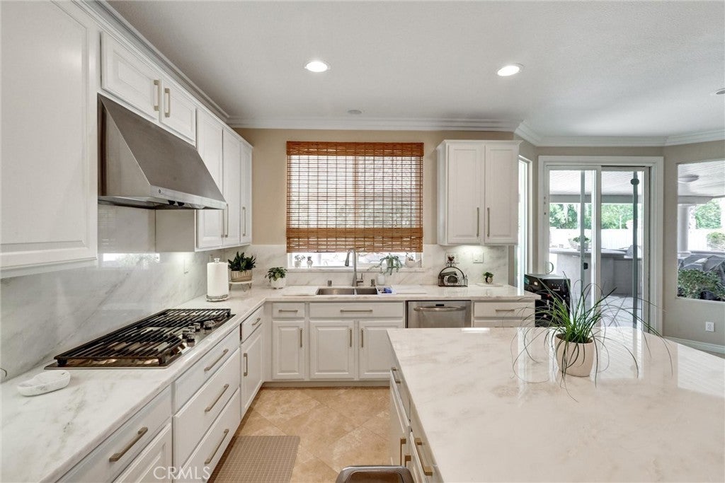 Murrieta, California, 92562, United States, 6 Bedrooms Bedrooms, ,5 BathroomsBathrooms,Residential,Active,1914833
