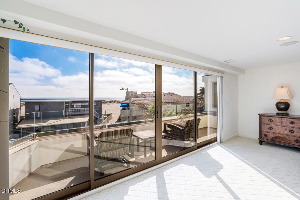 Oxnard, California, 93035, United States, 3 Bedrooms Bedrooms, ,4 BathroomsBathrooms,Residential,Active,1880199