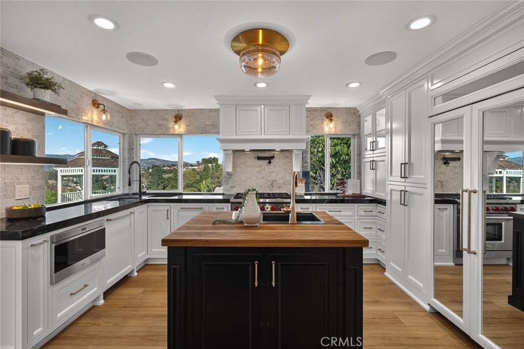 Anaheim, California, 92807, United States, 4 Bedrooms Bedrooms, ,3 BathroomsBathrooms,Residential,Active,1990042 Anaheim, California, 92807, United States, 4 Bedrooms Bedrooms, ,3 BathroomsBathrooms,Residential,Active,1990042