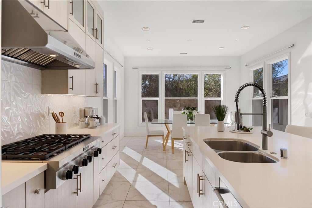 Carlsbad, California, 92010, United States, 4 Bedrooms Bedrooms, ,5 BathroomsBathrooms,Residential,Active,2014609