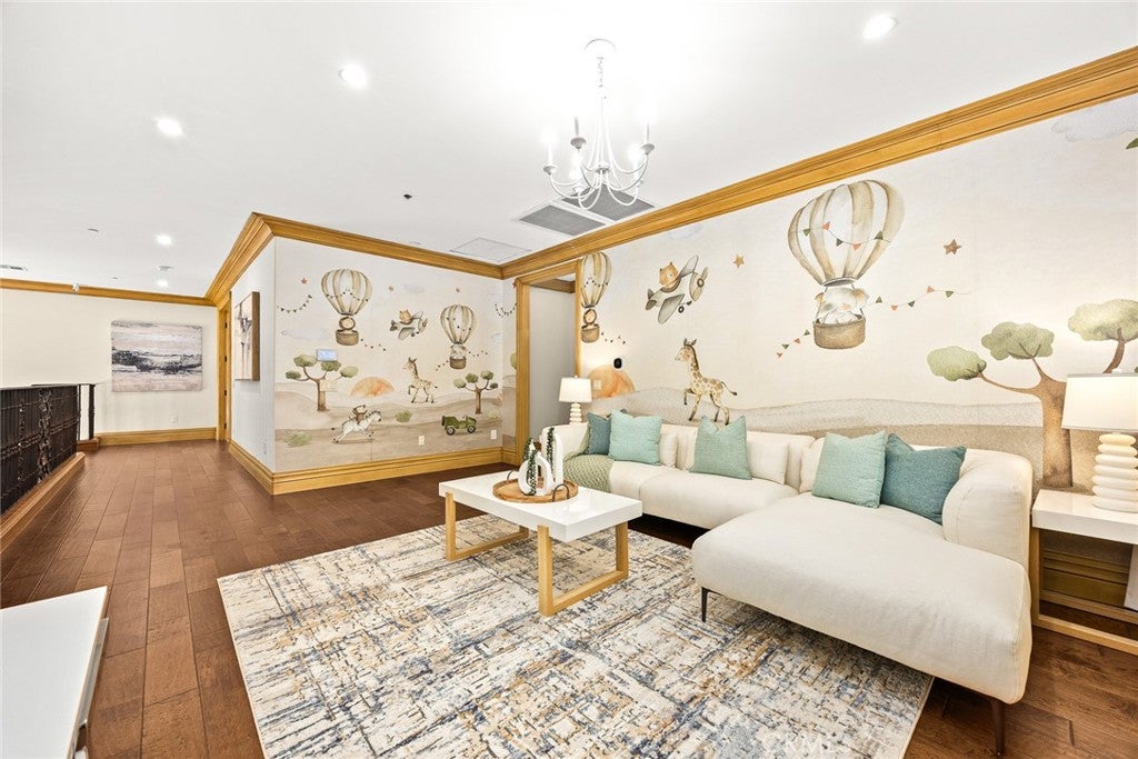 Arcadia, California, 91007, United States, 4 Bedrooms Bedrooms, ,5 BathroomsBathrooms,Residential,Active,2015840