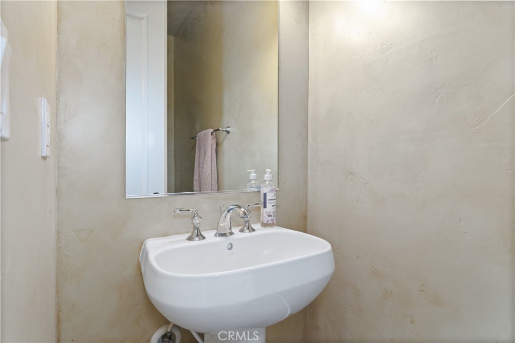 Paso Robles, California, 93446, United States, 4 Bedrooms Bedrooms, ,3 BathroomsBathrooms,Residential,Active,2006788