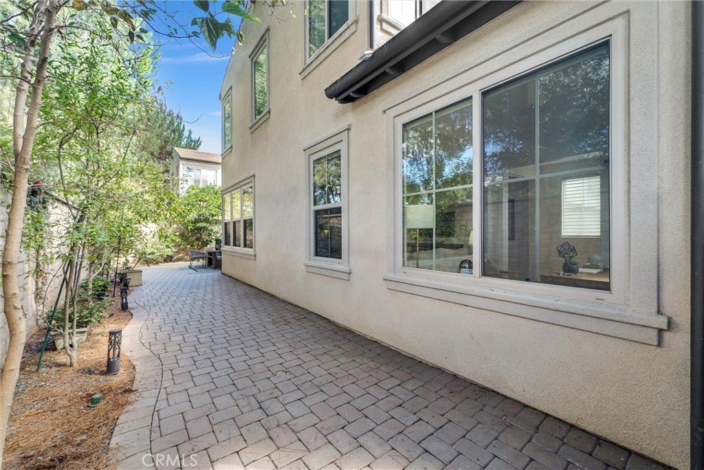 Irvine, California, 92618, United States, 3 Bedrooms Bedrooms, ,3 BathroomsBathrooms,Residential,Contingent,1986914