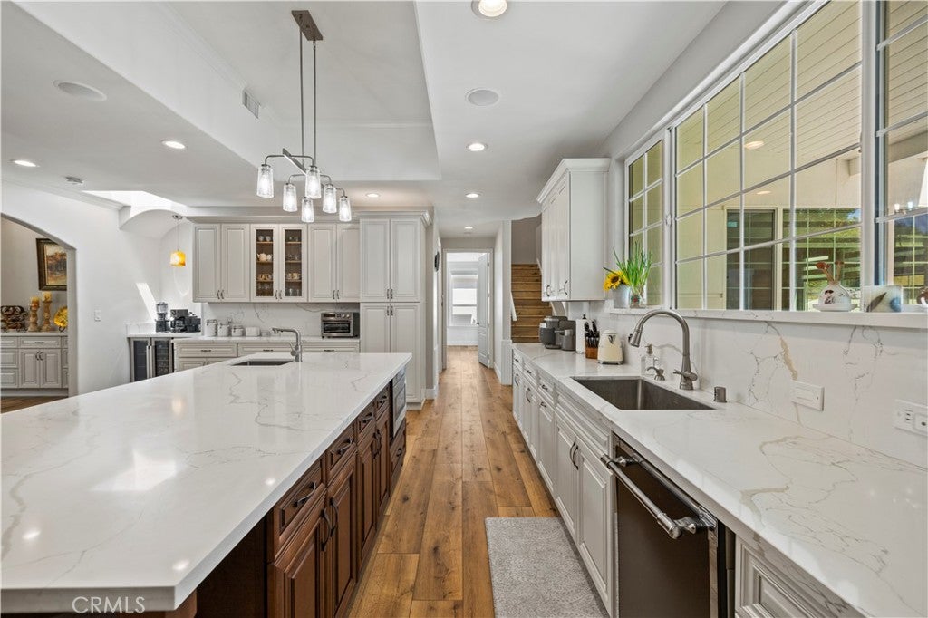 Northridge, California, 91325, United States, 4 Bedrooms Bedrooms, ,4 BathroomsBathrooms,Residential,Active,1936096