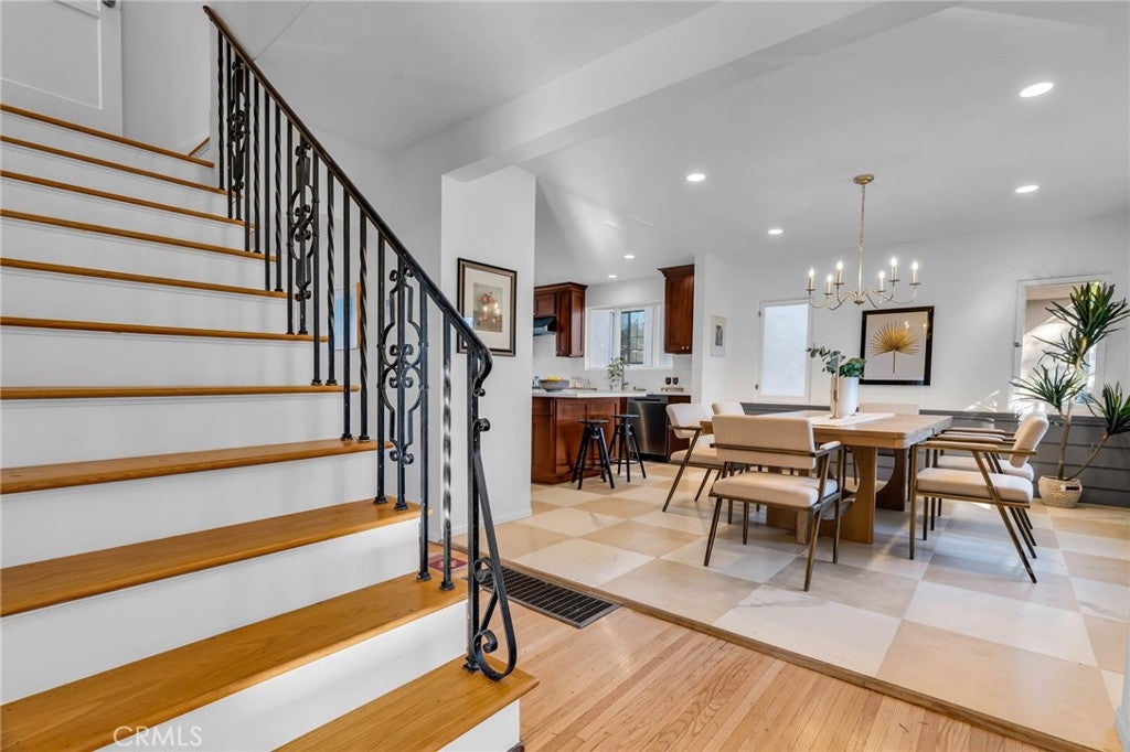 Glendale, California, 91202, United States, 3 Bedrooms Bedrooms, ,3 BathroomsBathrooms,Residential,Active,1967125