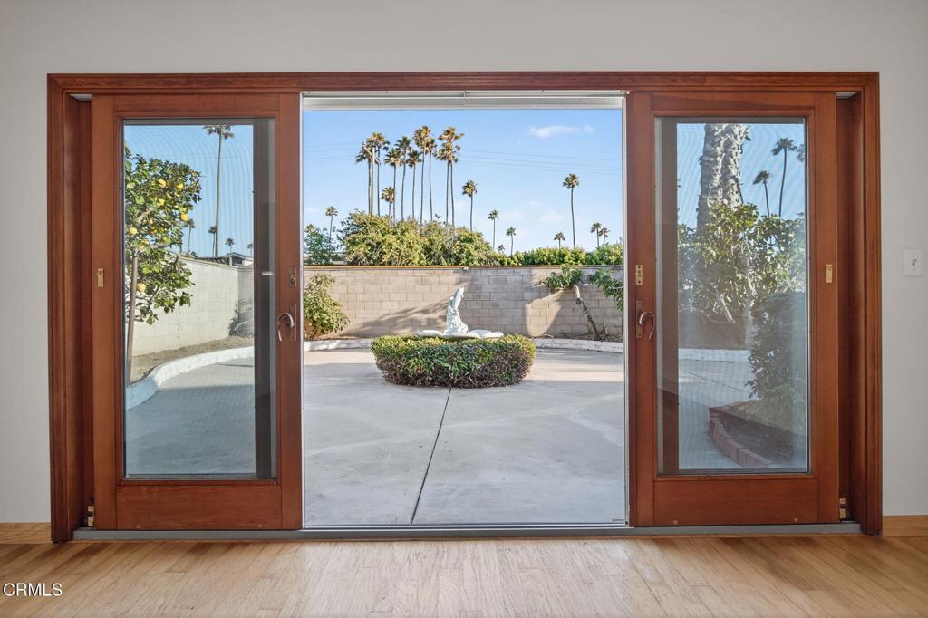 Ventura, California, 93001, United States, 5 Bedrooms Bedrooms, ,3 BathroomsBathrooms,Residential,Active,1922272