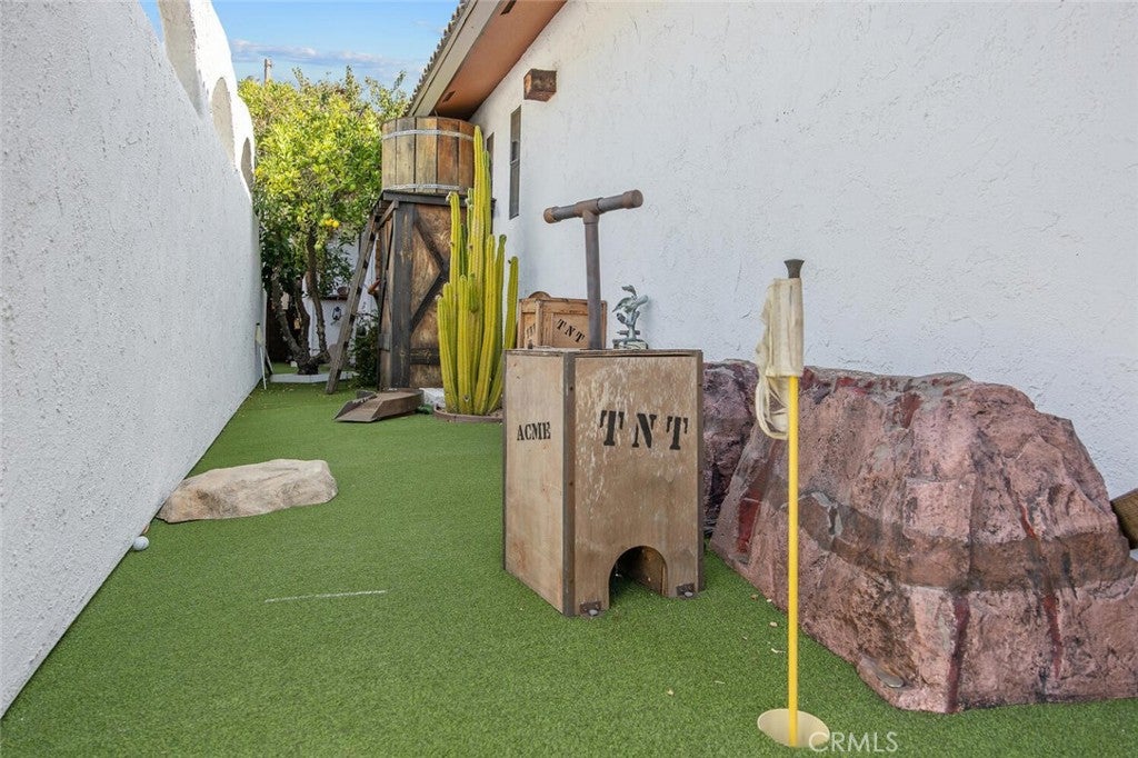 North Hollywood, California, 91602, United States, 4 Bedrooms Bedrooms, ,2 BathroomsBathrooms,Residential,Active,1954309