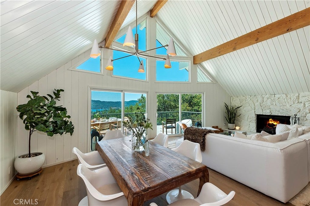 Lake Arrowhead, California, 92352, United States, 4 Bedrooms Bedrooms, ,3 BathroomsBathrooms,Residential,Active,1953250