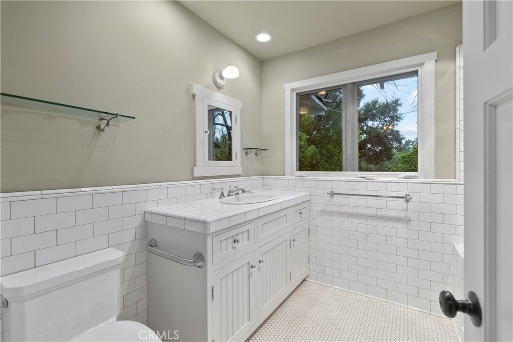 Ojai, California, 93023, United States, 4 Bedrooms Bedrooms, ,4 BathroomsBathrooms,Residential,Active,2000225