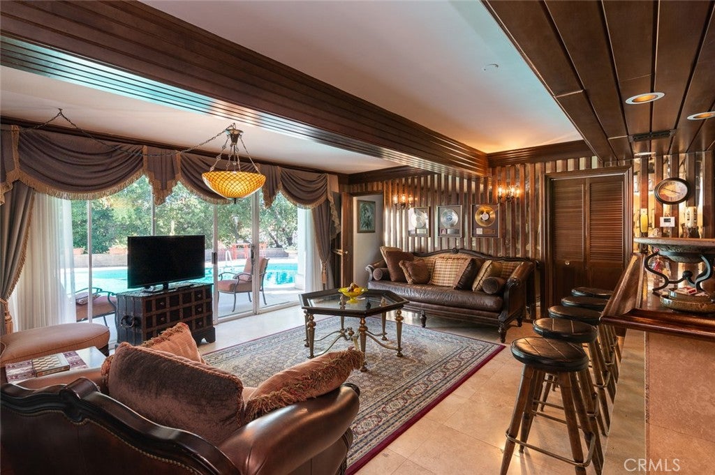 Glendale, California, 91207, United States, 4 Bedrooms Bedrooms, ,4 BathroomsBathrooms,Residential,Active,1945087