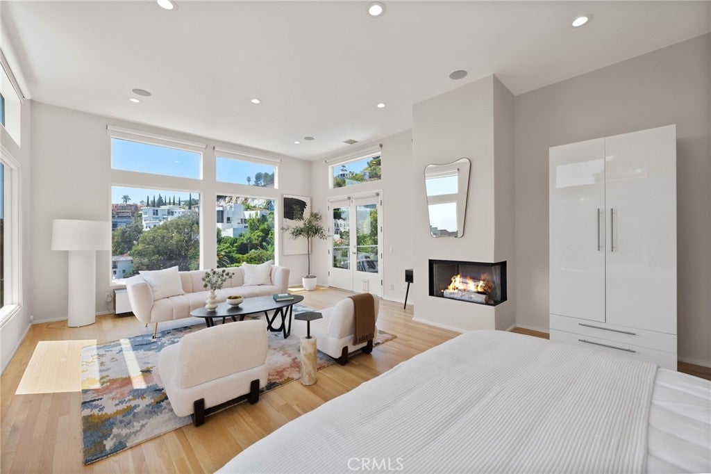 Los Angeles, California, 90069, United States, 3 Bedrooms Bedrooms, ,4 BathroomsBathrooms,Residential,Active,1959526